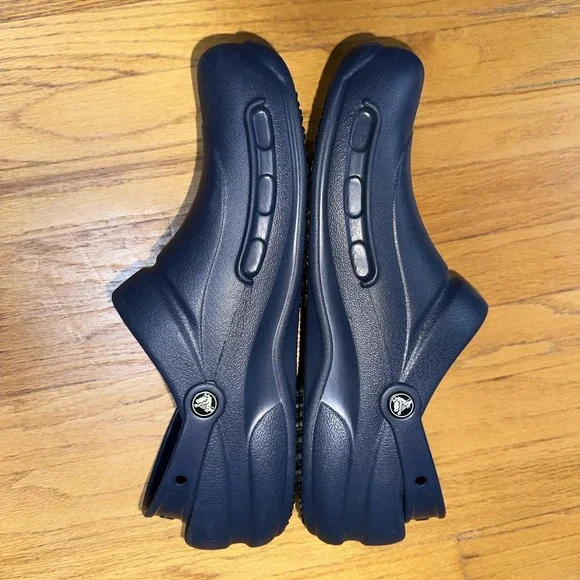 Crocs Shoes Mens 12 Navy Blue Work Clogs Non Slip Resistant Kitchen Comfort - Picture 5 of 7